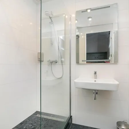 Edam Suites *