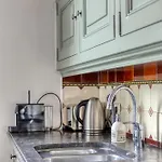 דירה Edam Suites