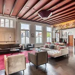 Edam Suites דירה *